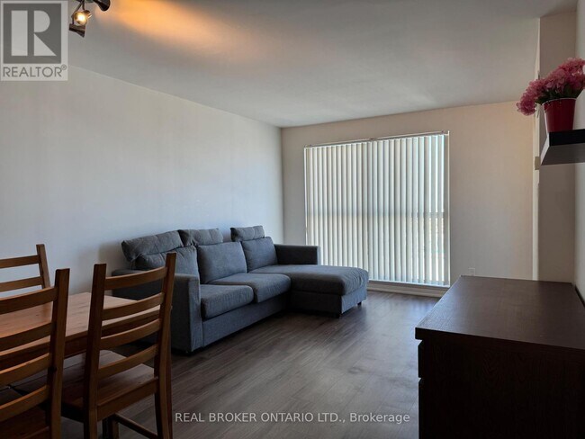 Photo du bâtiment - 60 Town Centre Court