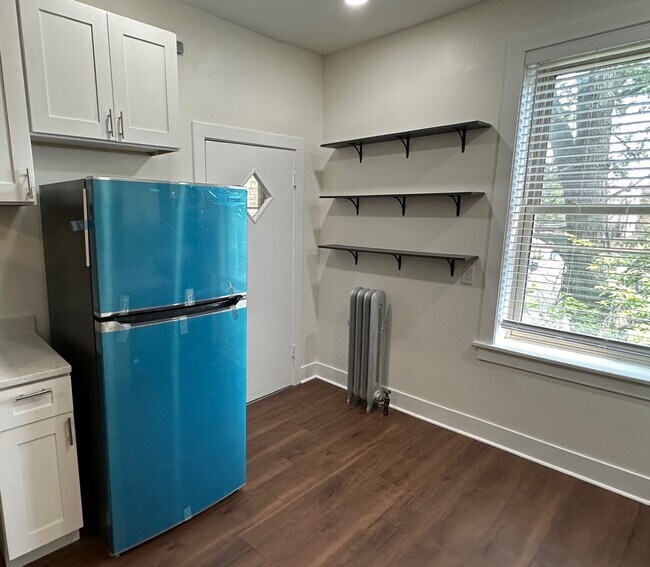 Kitchen - 1417 W Albion Ave