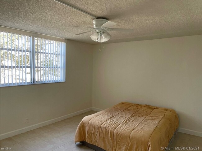 Building Photo - 2 br, 2 bath Condo - 300 NW 70th Ave # 350
