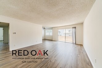 Building Photo - 10741 Moorpark St