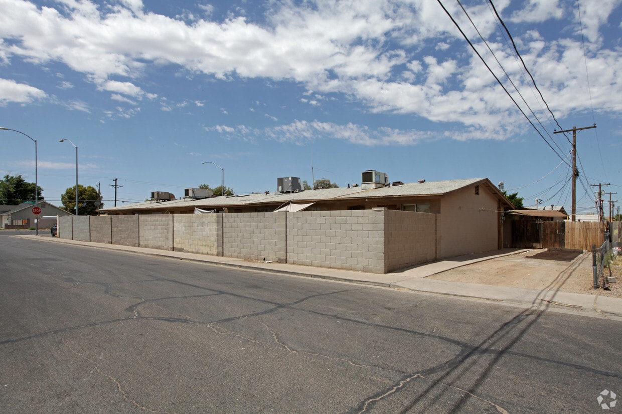 Building Photo - 1432 E Broadway