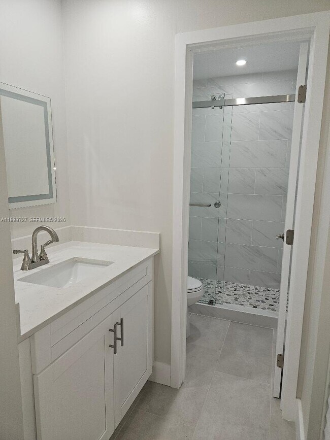 Foto del edificio - 9716 Hammocks Blvd