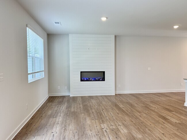 Foto del edificio - 1004 Sutherland Ln