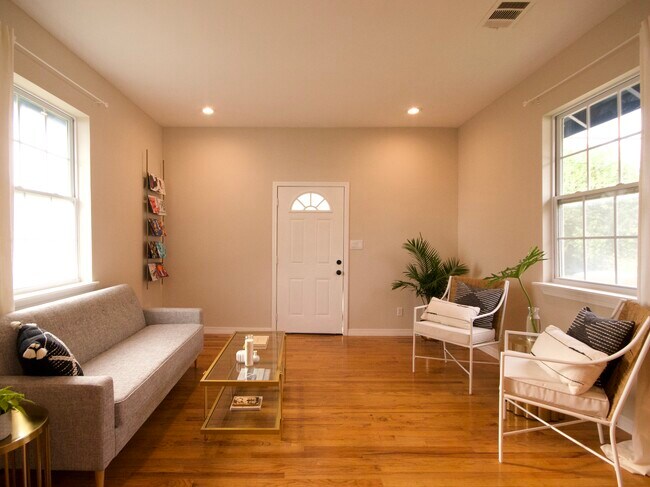 Foto del edificio - 2621 N Galvez St