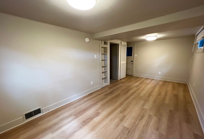 Building Photo - 619 W Harrison St