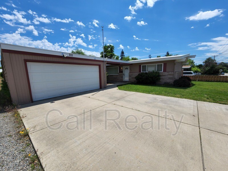 Primary Photo - 708 N University Rd