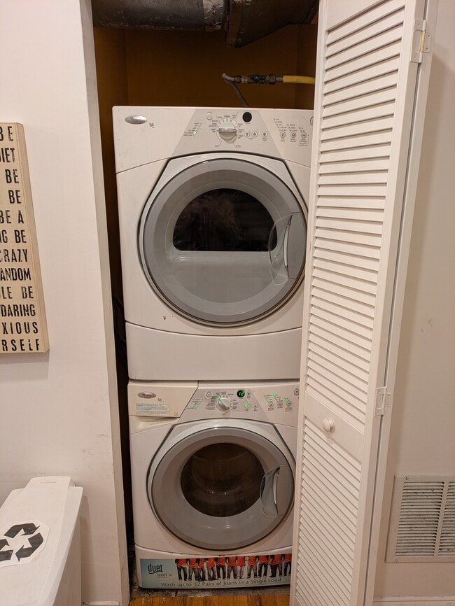 Building Photo - 95 Webster Ave