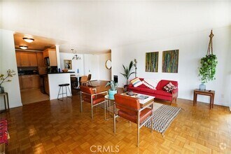 Building Photo - 6542 Ocean Crest Dr