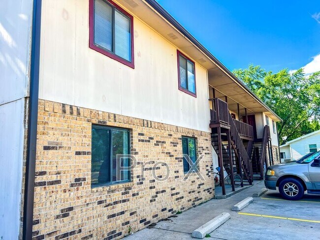 Foto del edificio - 1045 S Happy Hollow Rd