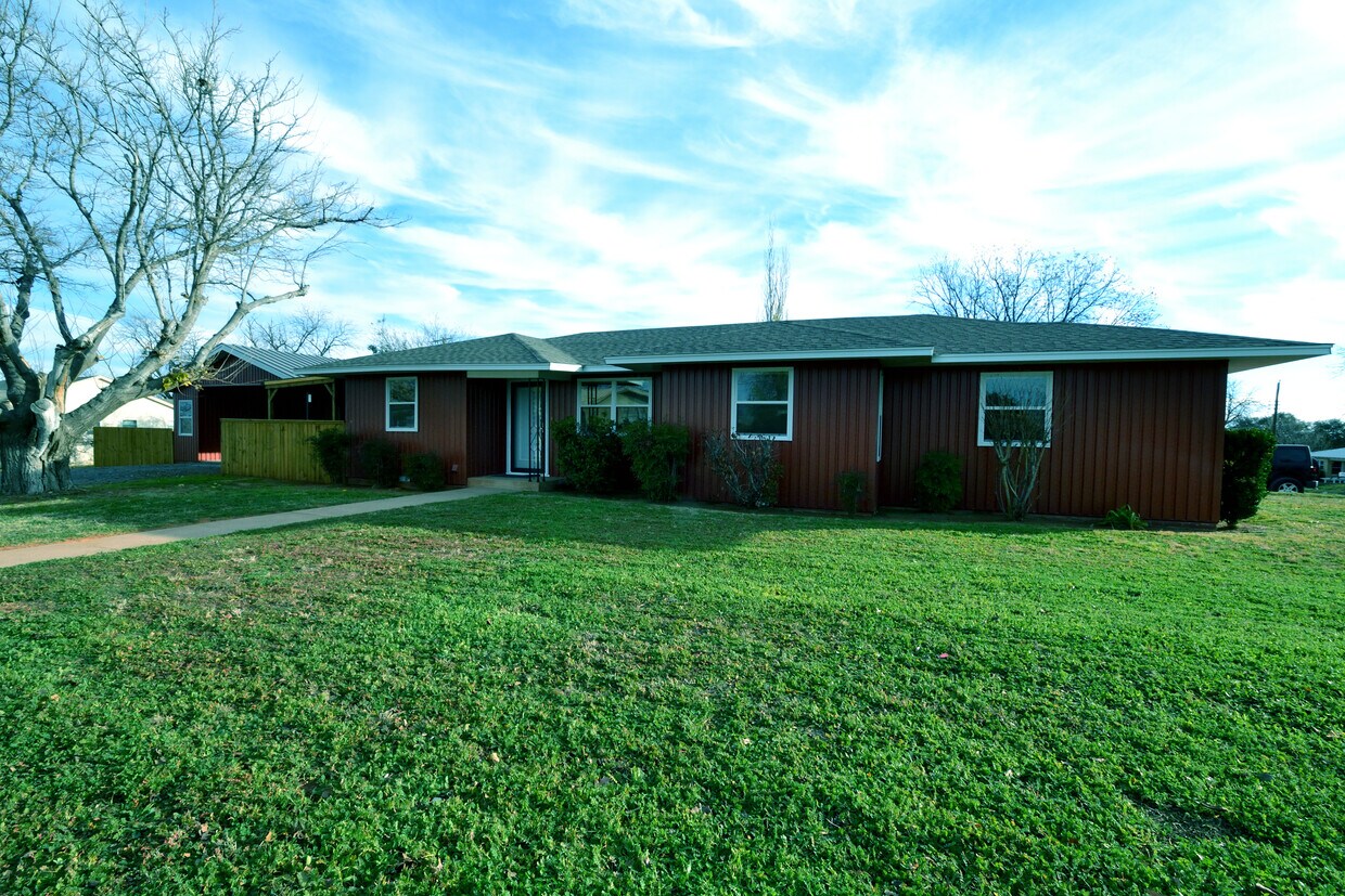 Foto principal - 1502 McCaulley St