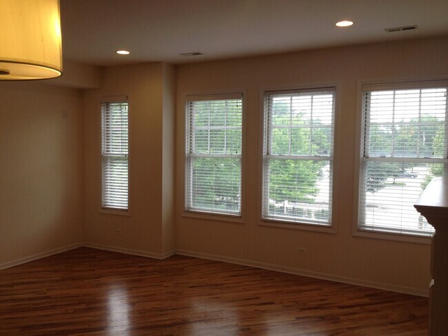 Foto del edificio - 1528 W Greenleaf Ave