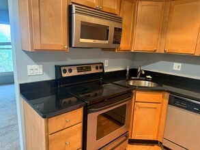 Building Photo - 10427 Briarbend Dr