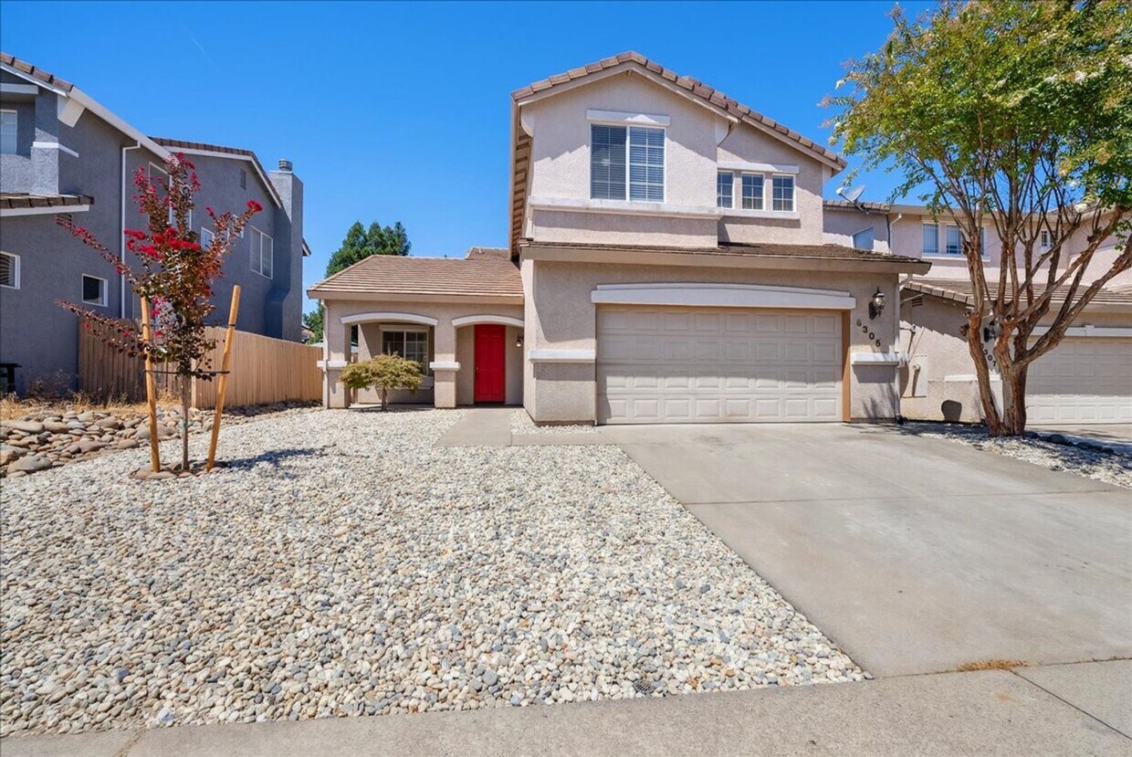 Foto principal - 6305 Crimson Ridge Dr