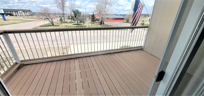 Building Photo - 2 Bedroom 1.5 Bathroom & 1 Car Garage For ...