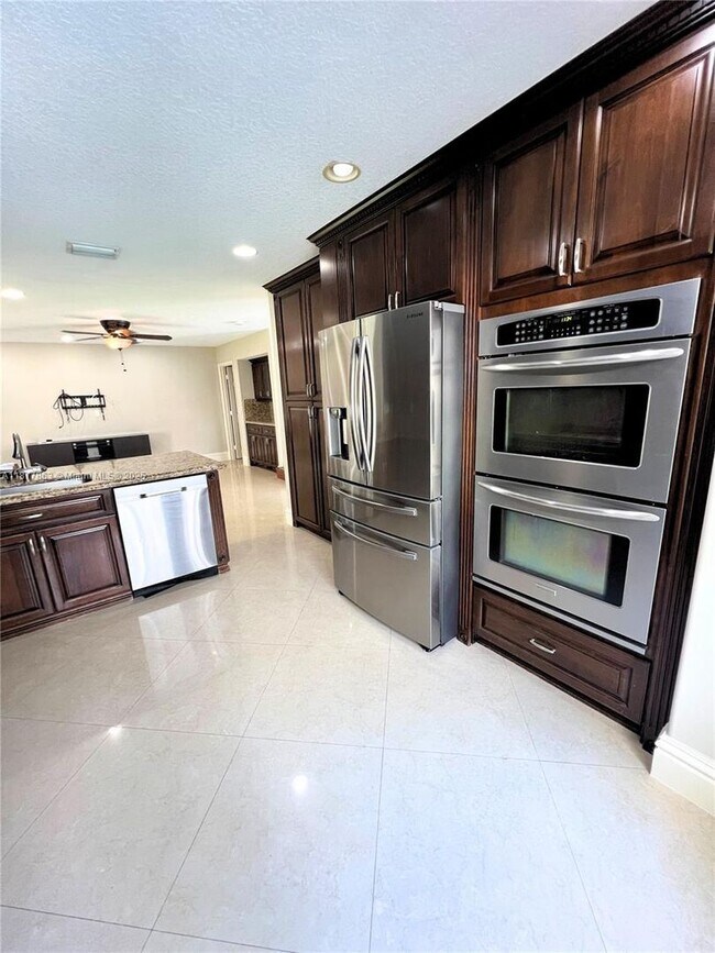 Foto del edificio - 3381 SW 51st St