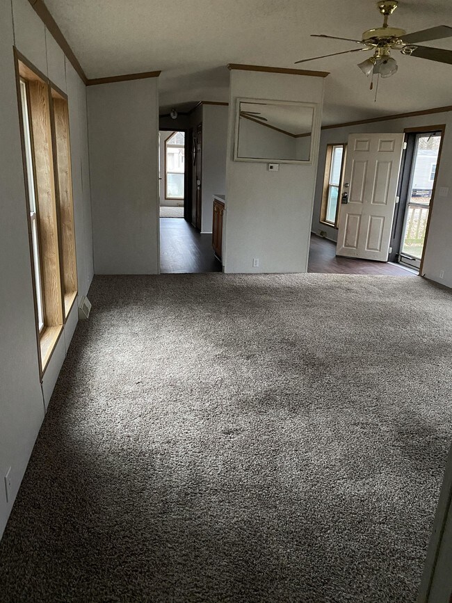 Building Photo - 7131 Green Oak Dr