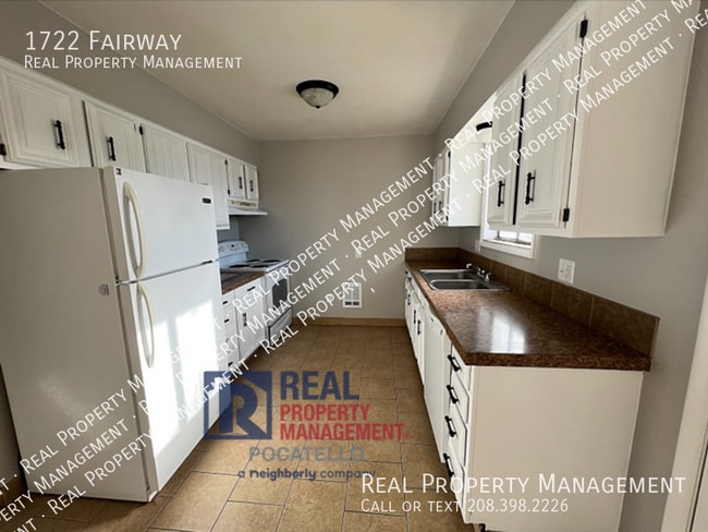 Building Photo - 2 Bed 1 Bath - 1 Car Garage - Upper Unit