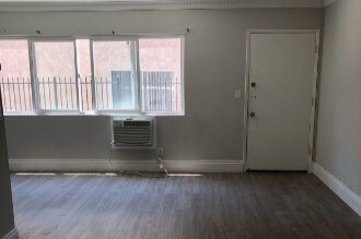 Entrance/Living Room - 1631 N Harvard Blvd