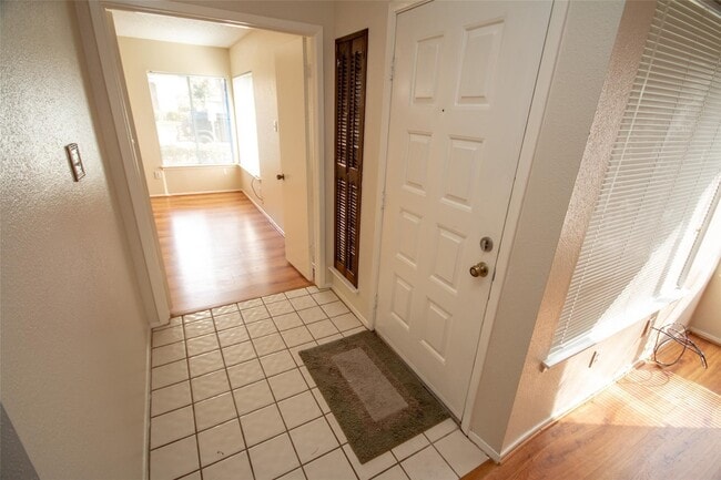 Building Photo - 12133 Bob White Dr