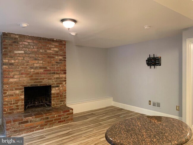 Foto del edificio - 643 E St NE