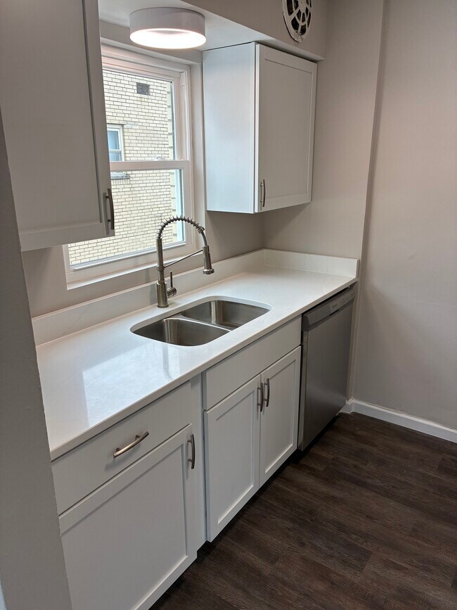 Foto del edificio - 4864 Madison Rd