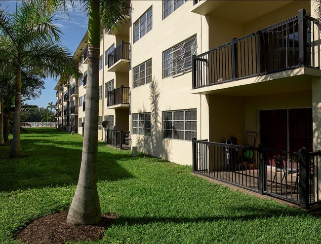 Building Photo - Apartments at Crystal Lake