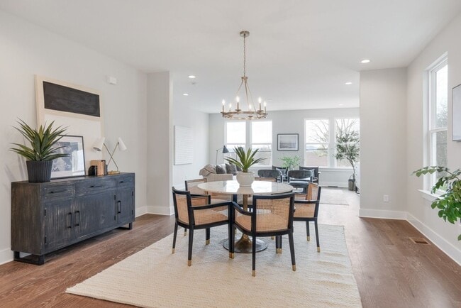 Photo - Beautiful Charlotte Park Townhome With Two Car Garage