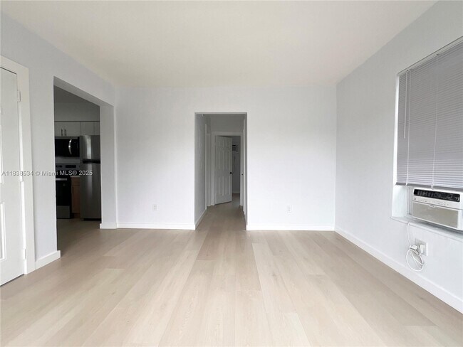 Foto del edificio - 5990 NE 4th Ct