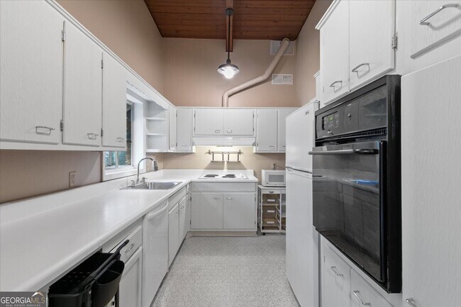 Foto del edificio - 2627 Woodacres Rd NE