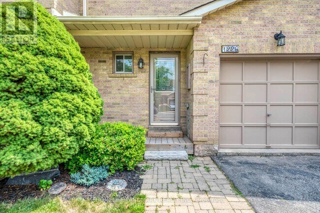 Photo du bâtiment - 1226 Cottonwood Crescent