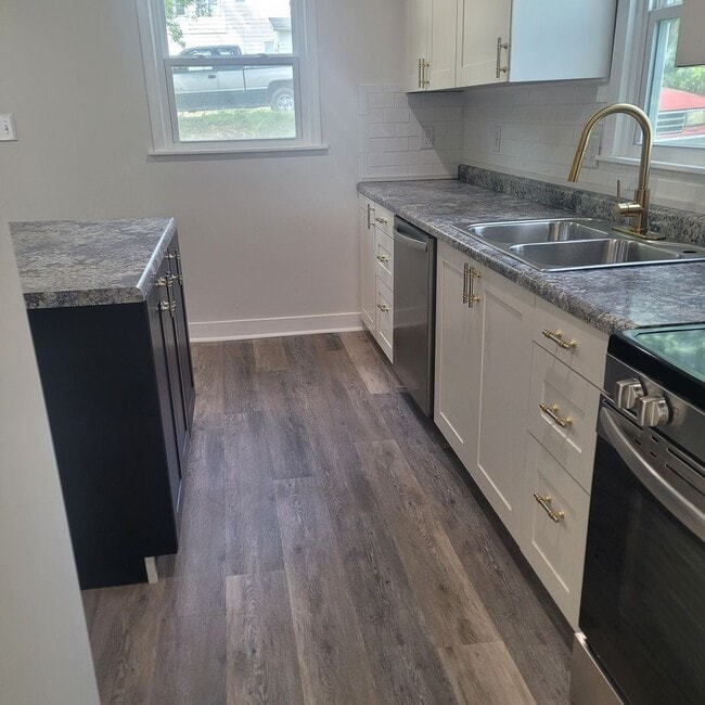 Building Photo - Single Family Home close to UCM