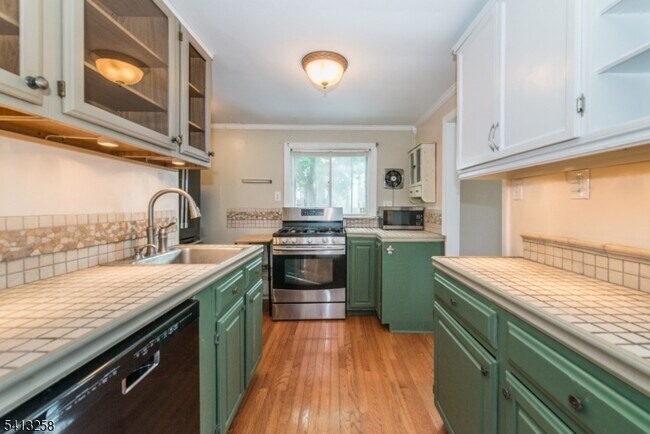 Building Photo - 37 Embury Pl