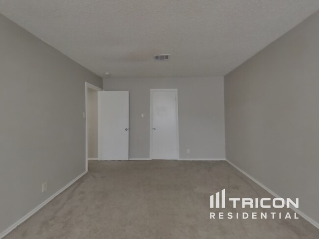 Foto del edificio - 3725 Candlewind Ln