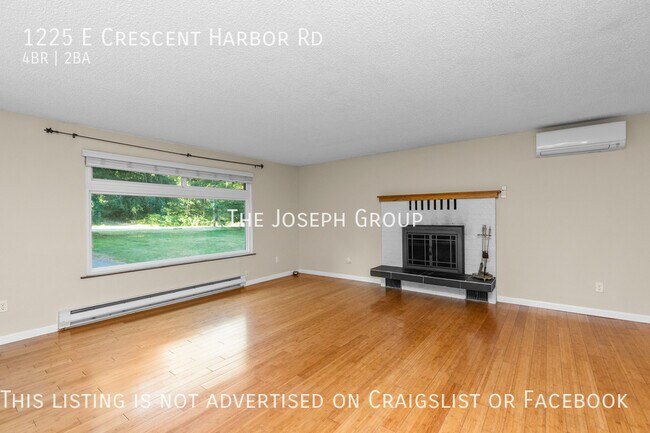 Building Photo - Roomy 4 bed/2 bath split-level in Oak Harbor!