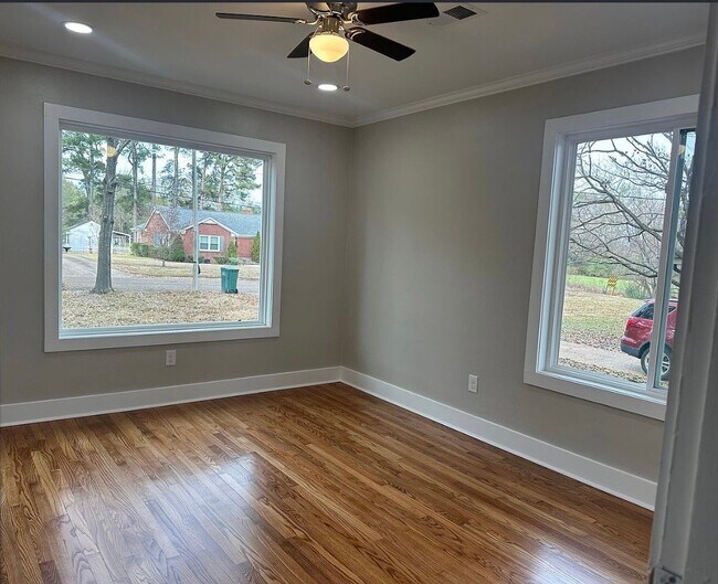Building Photo - 307 McKie St
