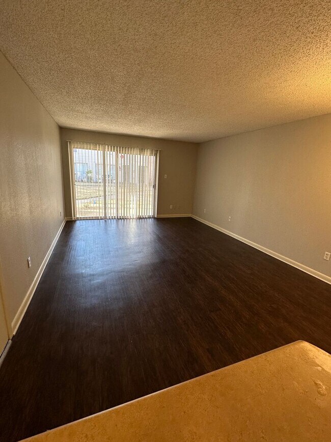 Foto del edificio - 1BD/1BA Condo located on the Germantown/Me...