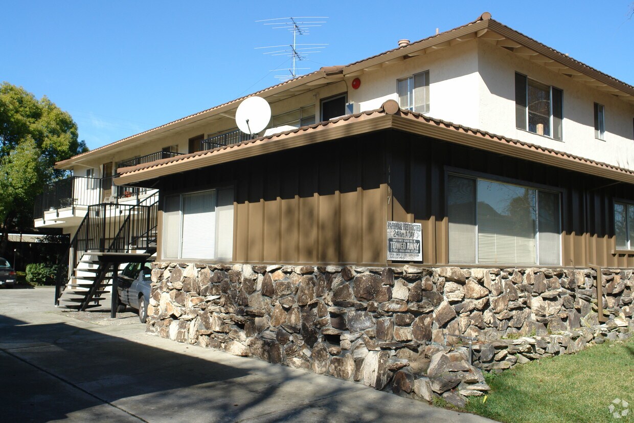 Primary Photo - 1117 Oakmont Dr