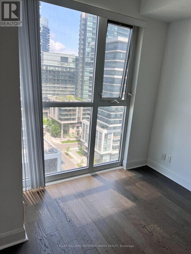 Building Photo - 33 Shore Breeze Dr