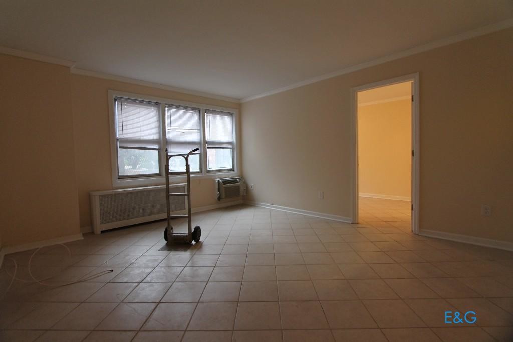 Foto principal - 18311 Hillside Ave
