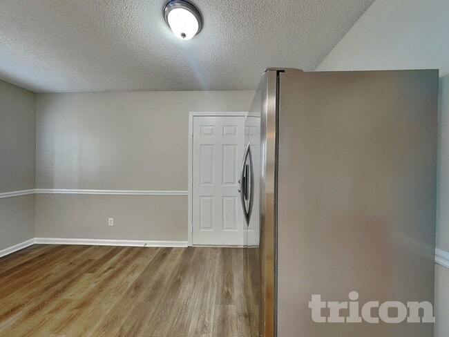 Building Photo - 207 Crystal Ct