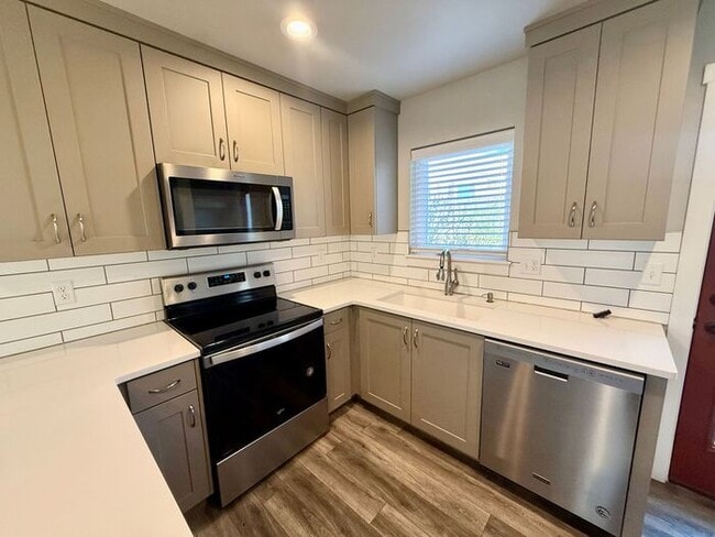 Building Photo - Modern Home in Heart of Old Town Fort Collins!