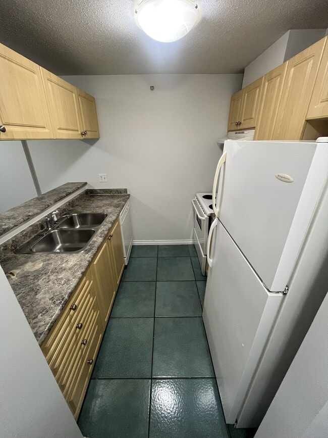 Building Photo - 1278 Granville St