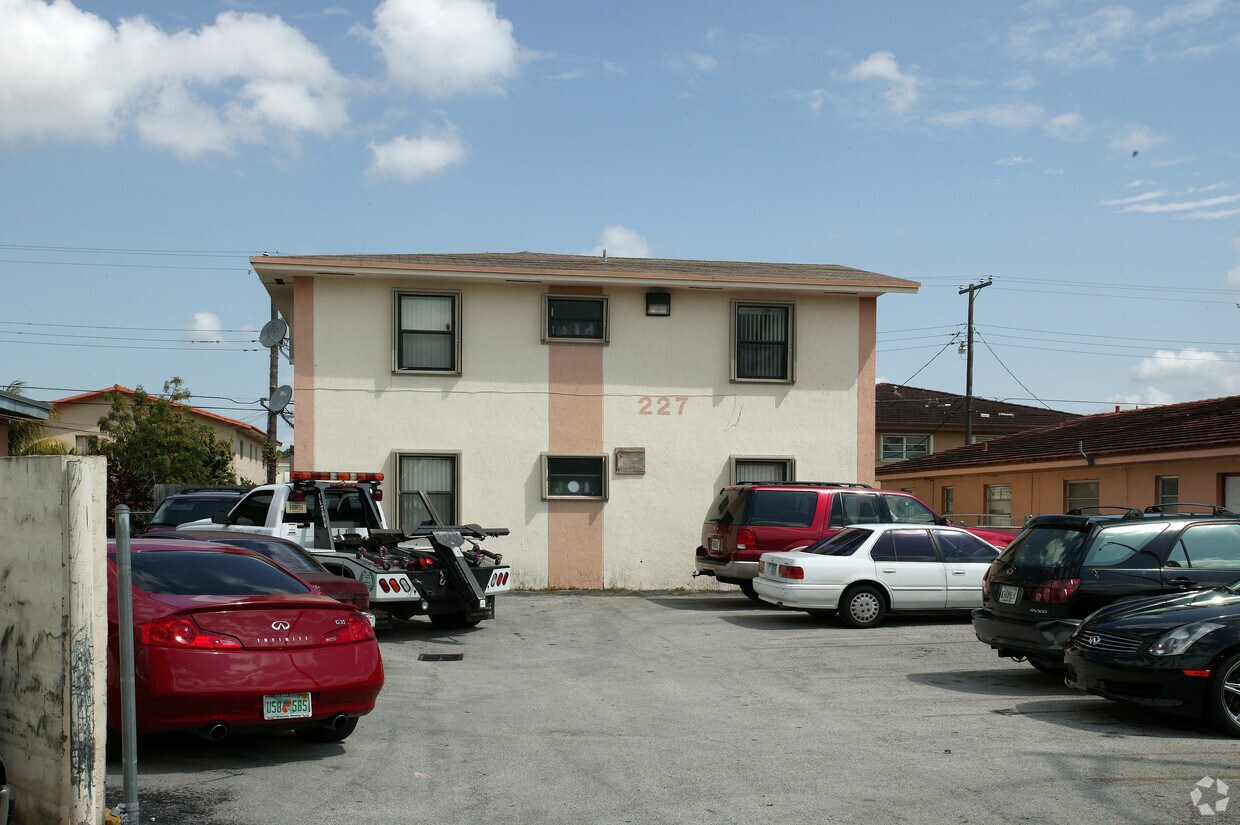 Primary Photo - 231-227 E 7th St