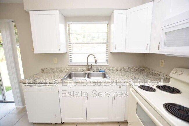 Foto del edificio - 1212 Waterview Blvd W