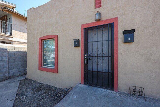 Foto del edificio - Cute, one bedroom, in  Phoenix, with utili...