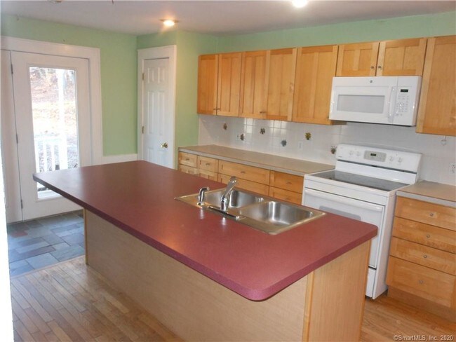 Foto del edificio - 993 Pleasant Valley Rd N