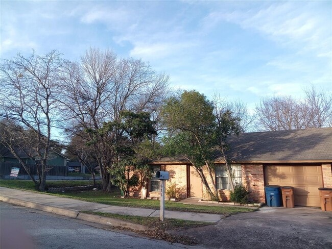 Building Photo - 814 King Edward Pl