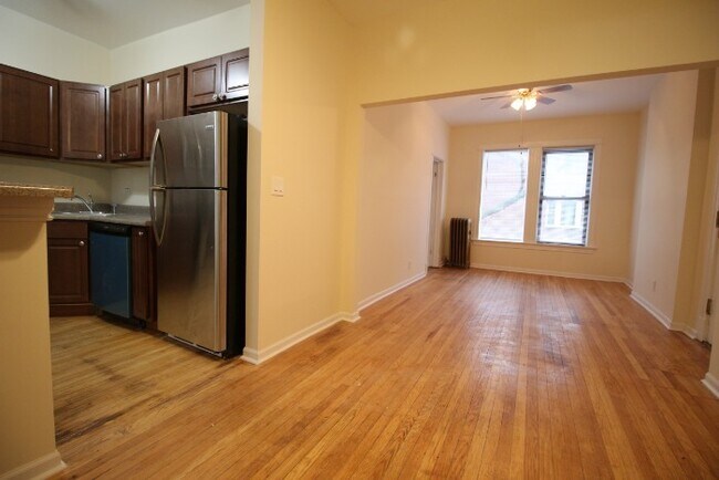open living/dining room - 1221 W Rosedale Ave