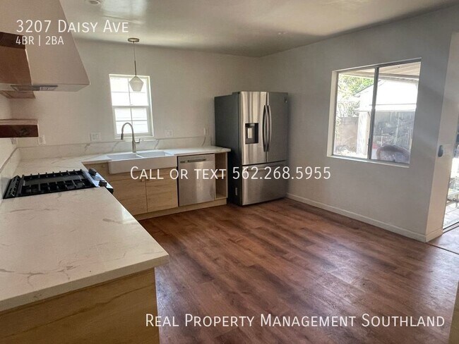 Building Photo - Remodelled 4 Bedroom Home Plus Office with...