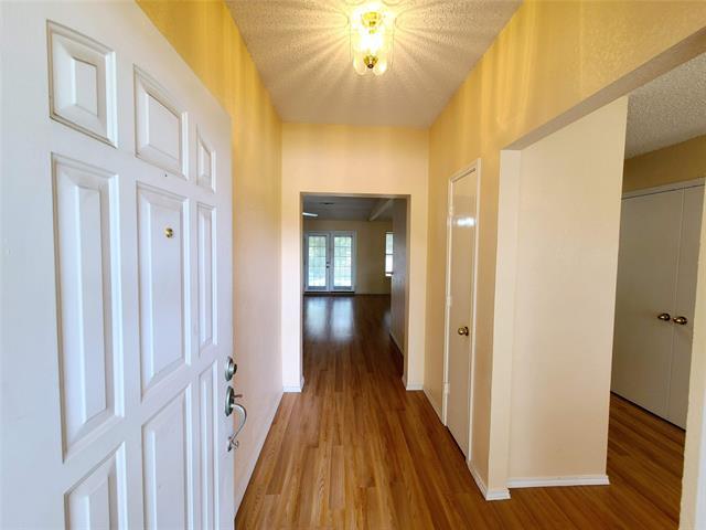 Building Photo - 909 Crestwood Dr